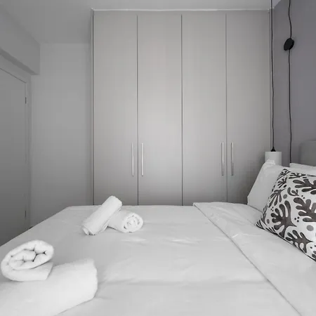 Damon's - 2 Bedrooms *