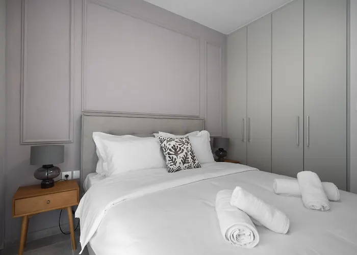 Damon's - 2 Bedrooms *