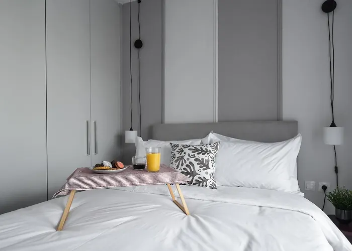 Damon's - 2 Bedrooms *