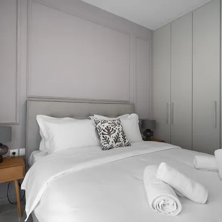 Damon's - 2 Bedrooms *