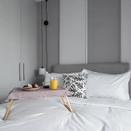 Damon's - 2 Bedrooms *