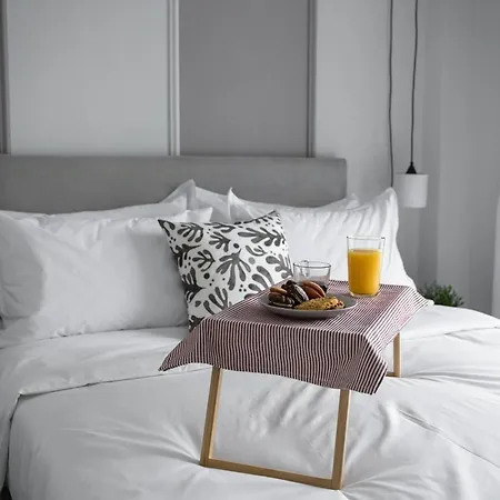 Damon's - 2 Bedrooms *