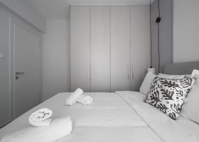 Damon's - 2 Bedrooms *