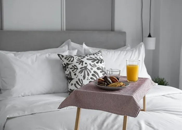 Damon's - 2 Bedrooms *