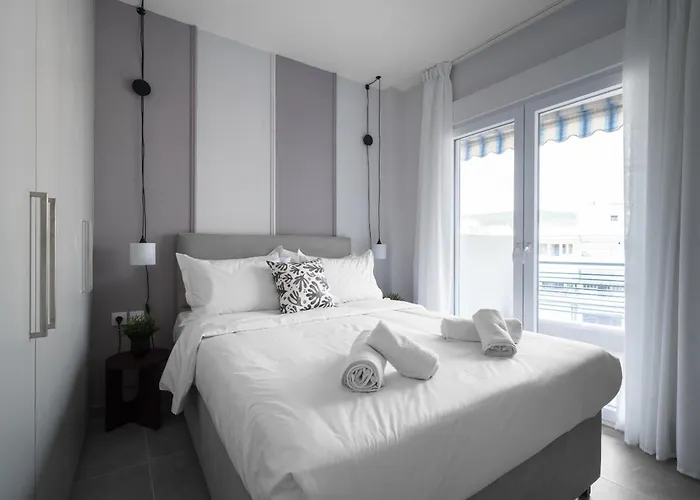 Damon's - 2 Bedrooms Appartamento Salonicco